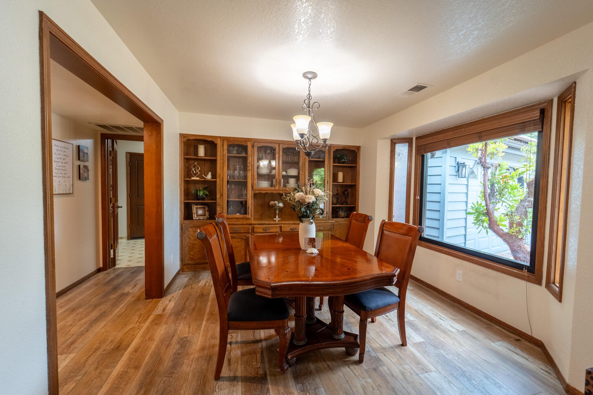 1265 N Margaret St, Tulare, CA 93274