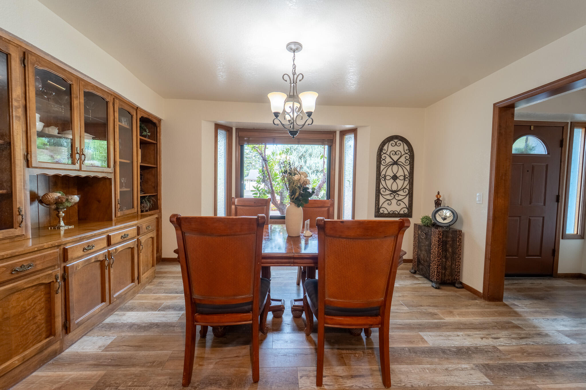 1265 N Margaret St, Tulare, CA 93274