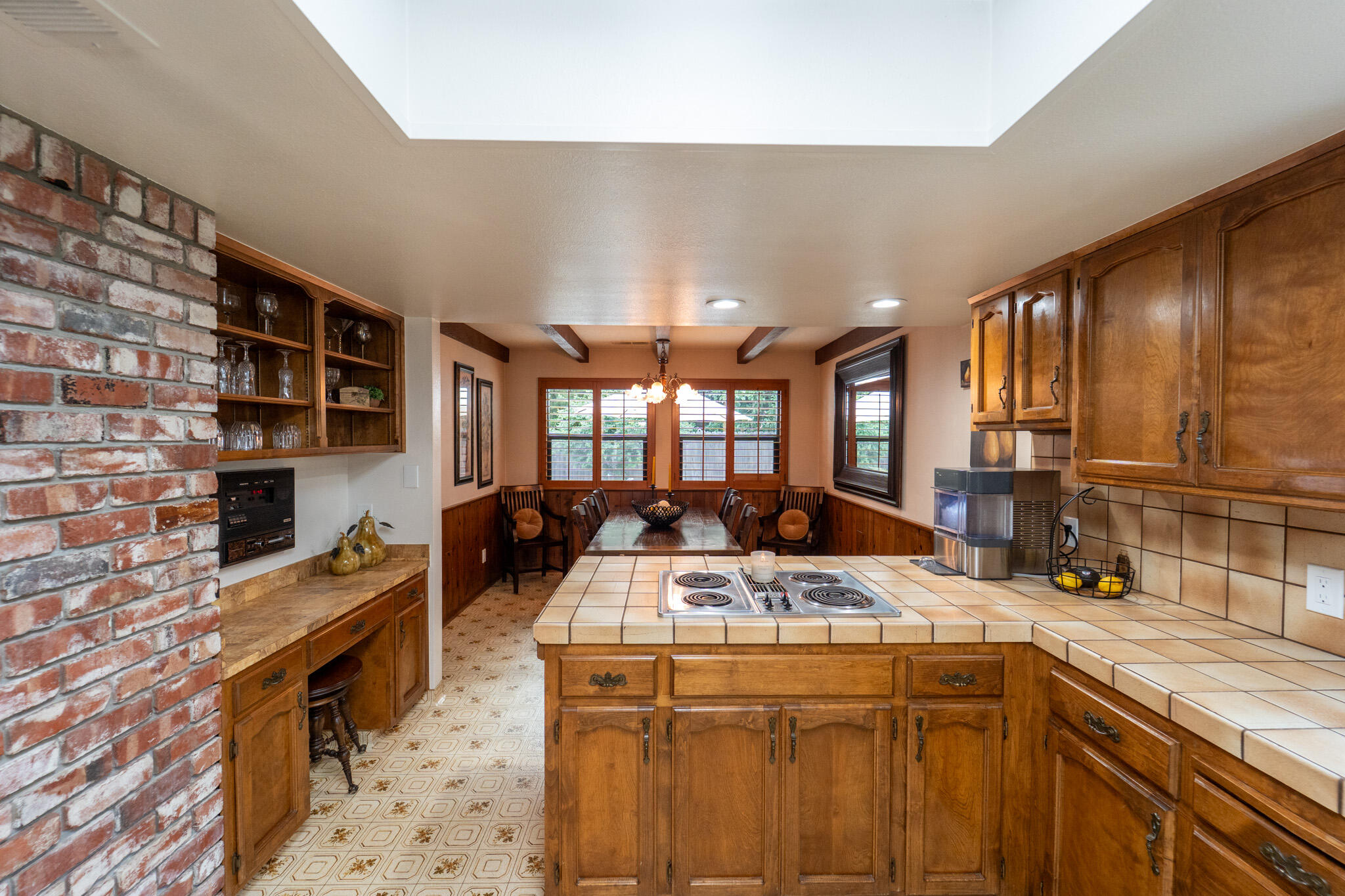 1265 N Margaret St, Tulare, CA 93274