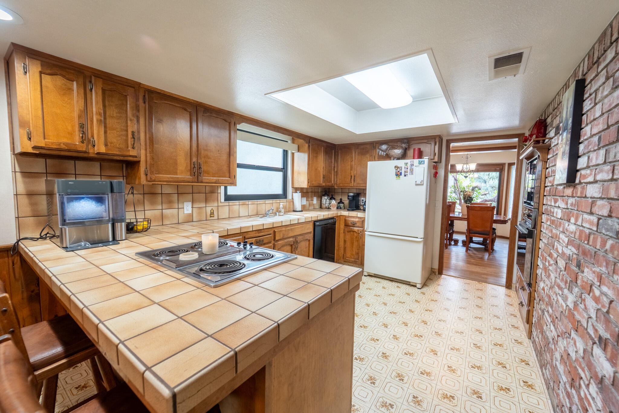 1265 N Margaret St, Tulare, CA 93274