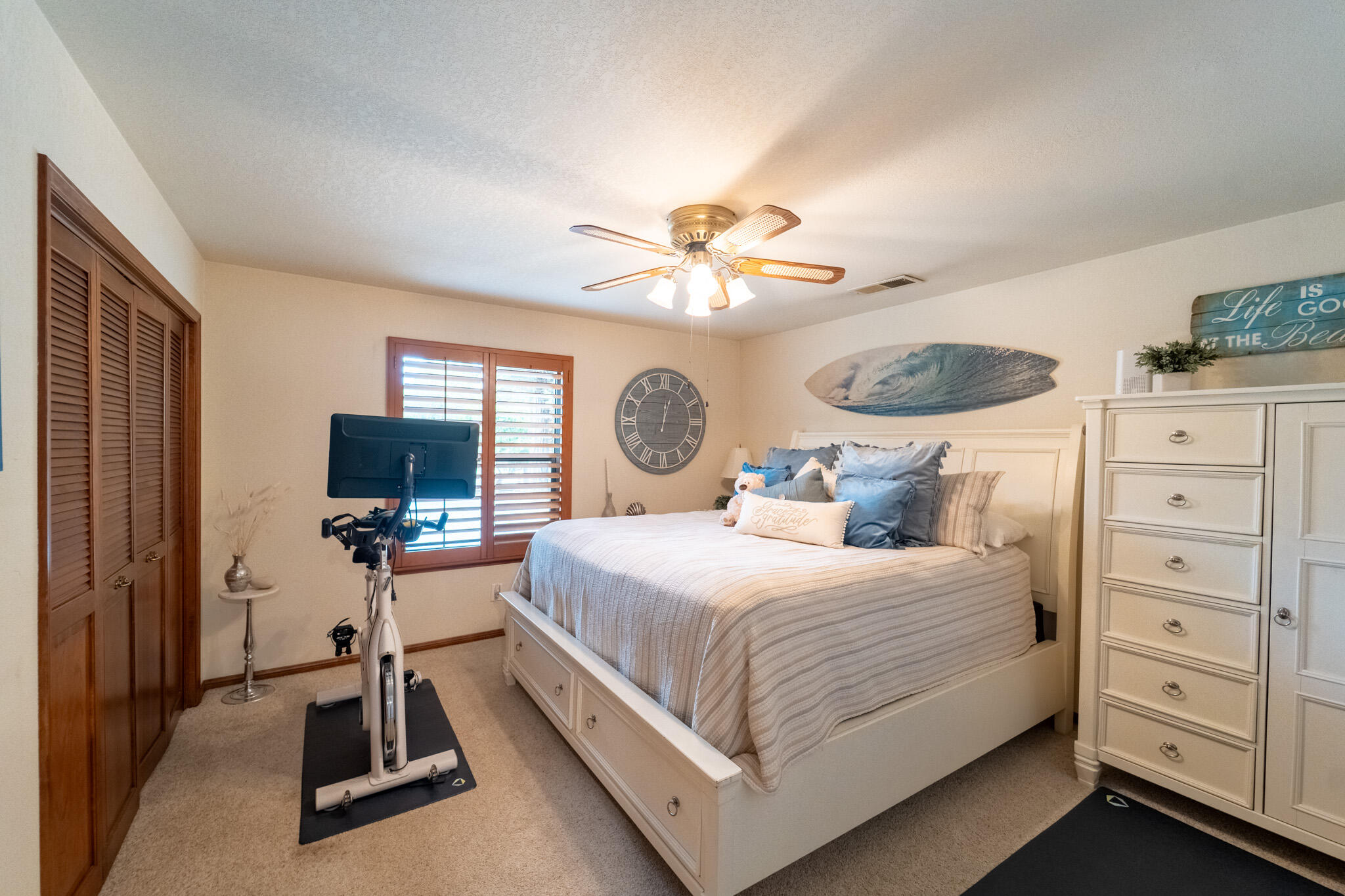 1265 N Margaret St, Tulare, CA 93274