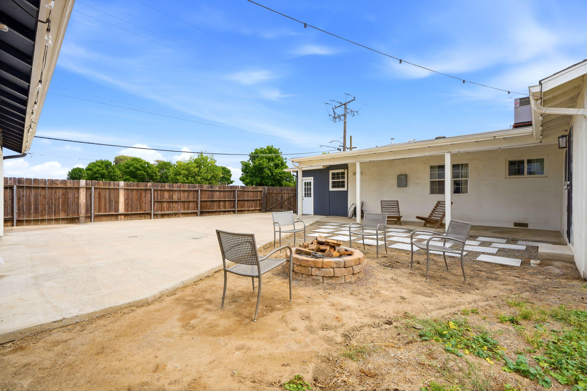 1626 E Sequoia Ave, Tulare, CA 93274