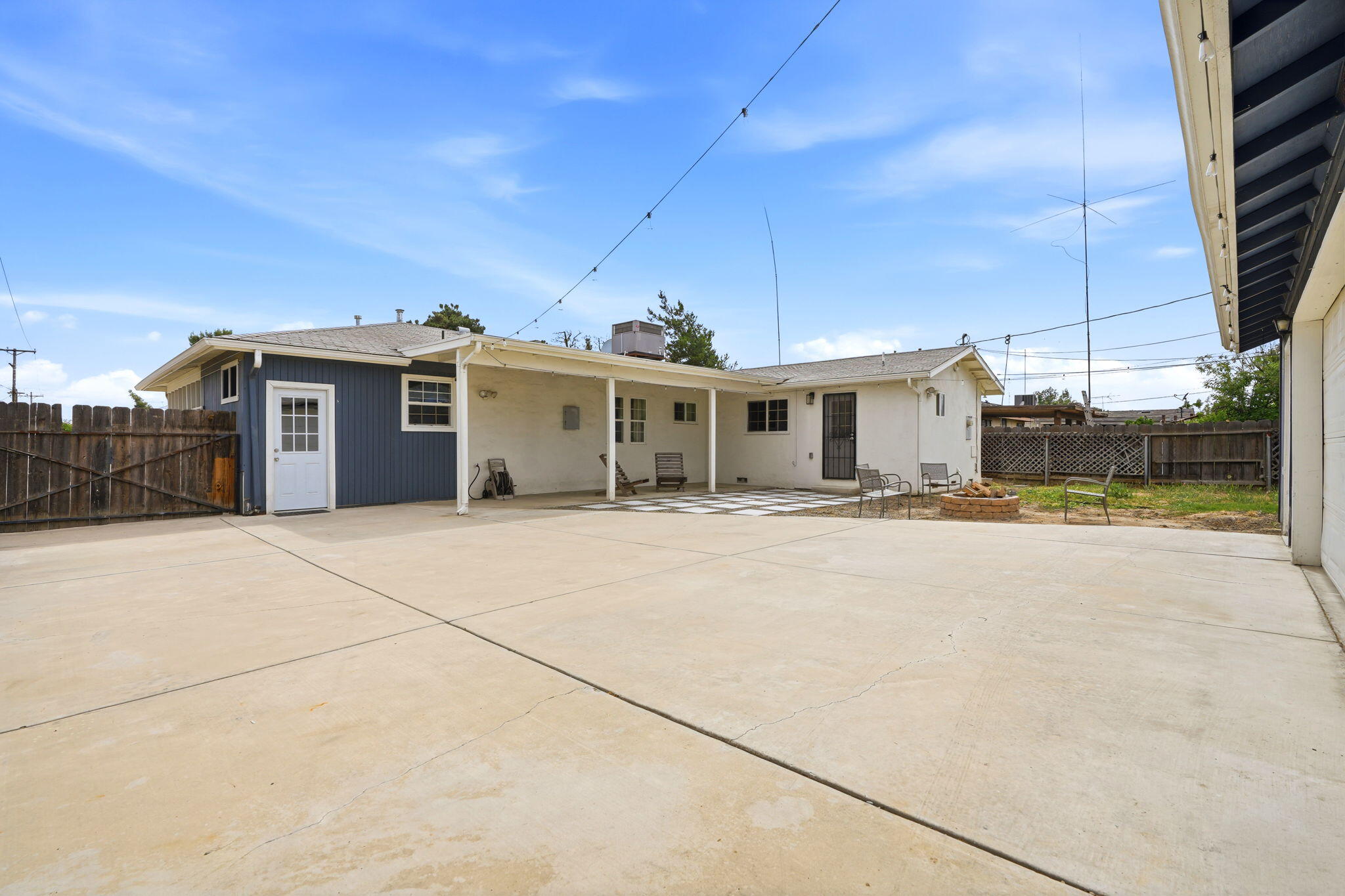 1626 E Sequoia Ave, Tulare, CA 93274