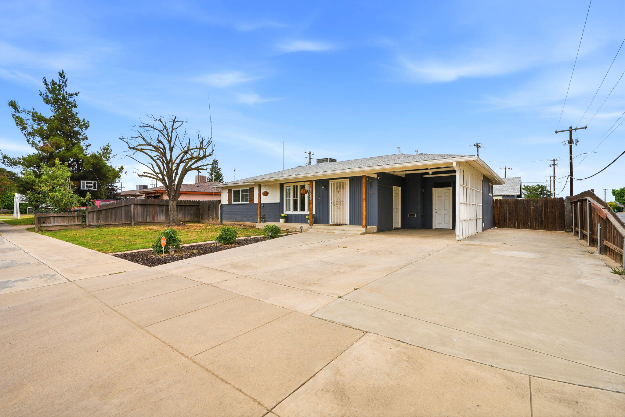 1626 E Sequoia Ave, Tulare, CA 93274