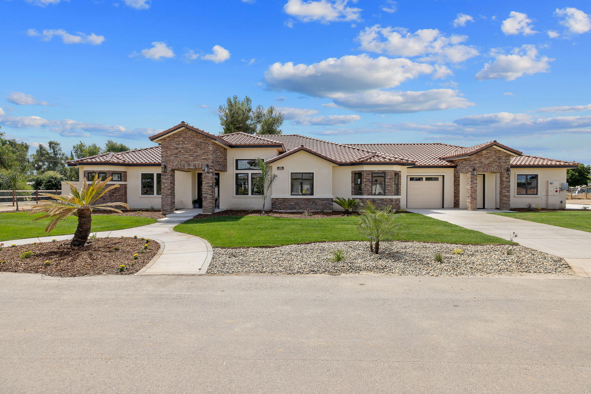 503 E Palm Ct, Exeter, CA 93221