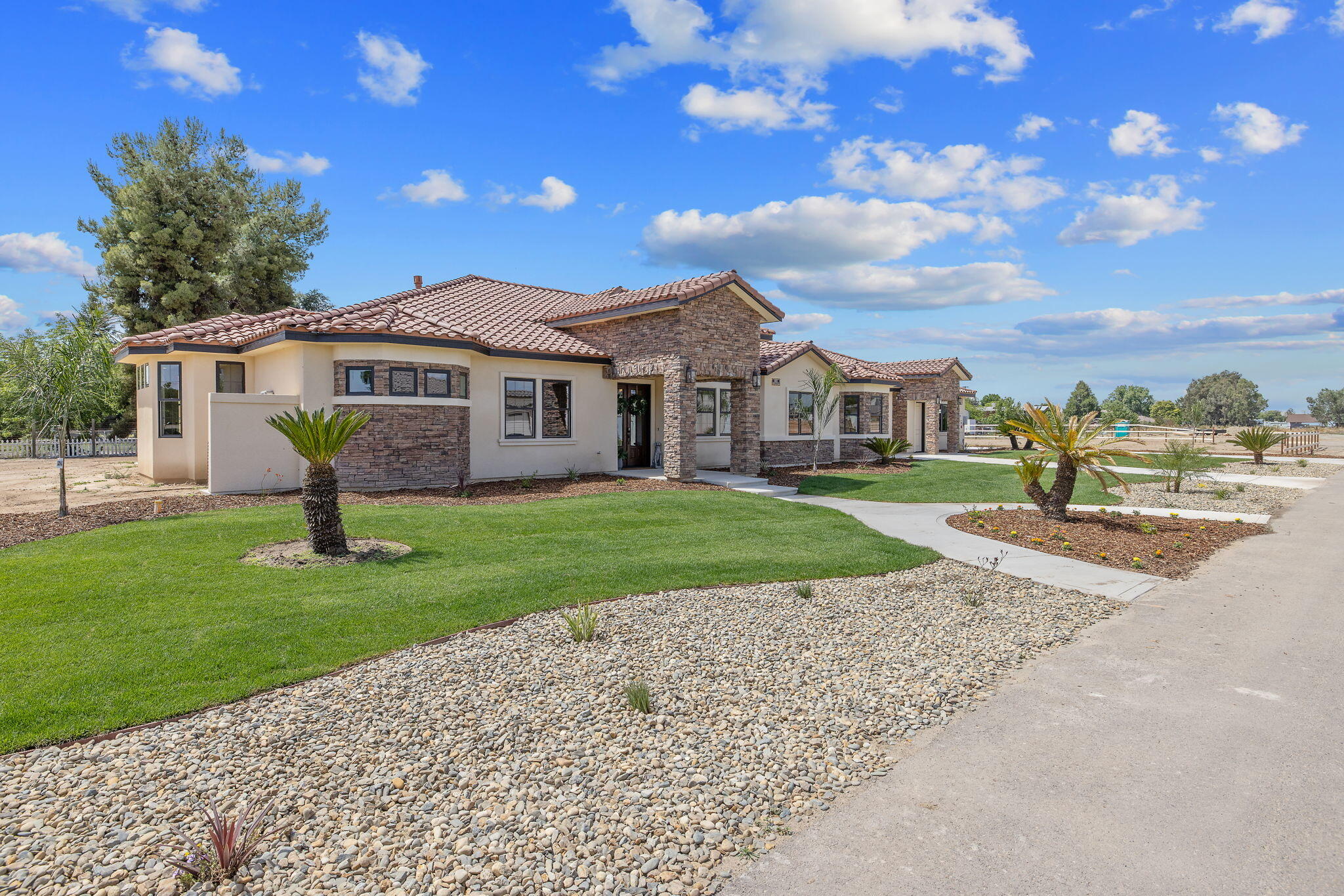 503 E Palm Ct, Exeter, CA 93221