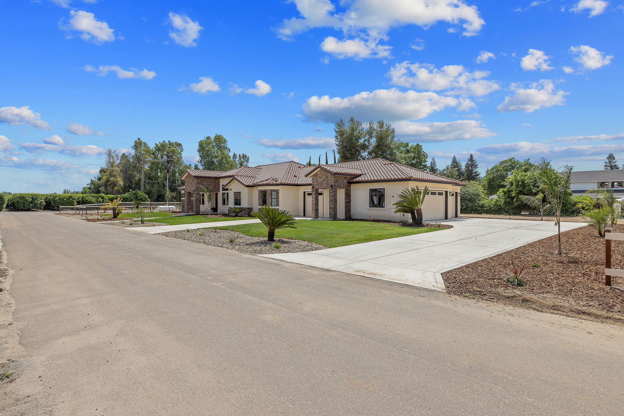 503 E Palm Ct, Exeter, CA 93221