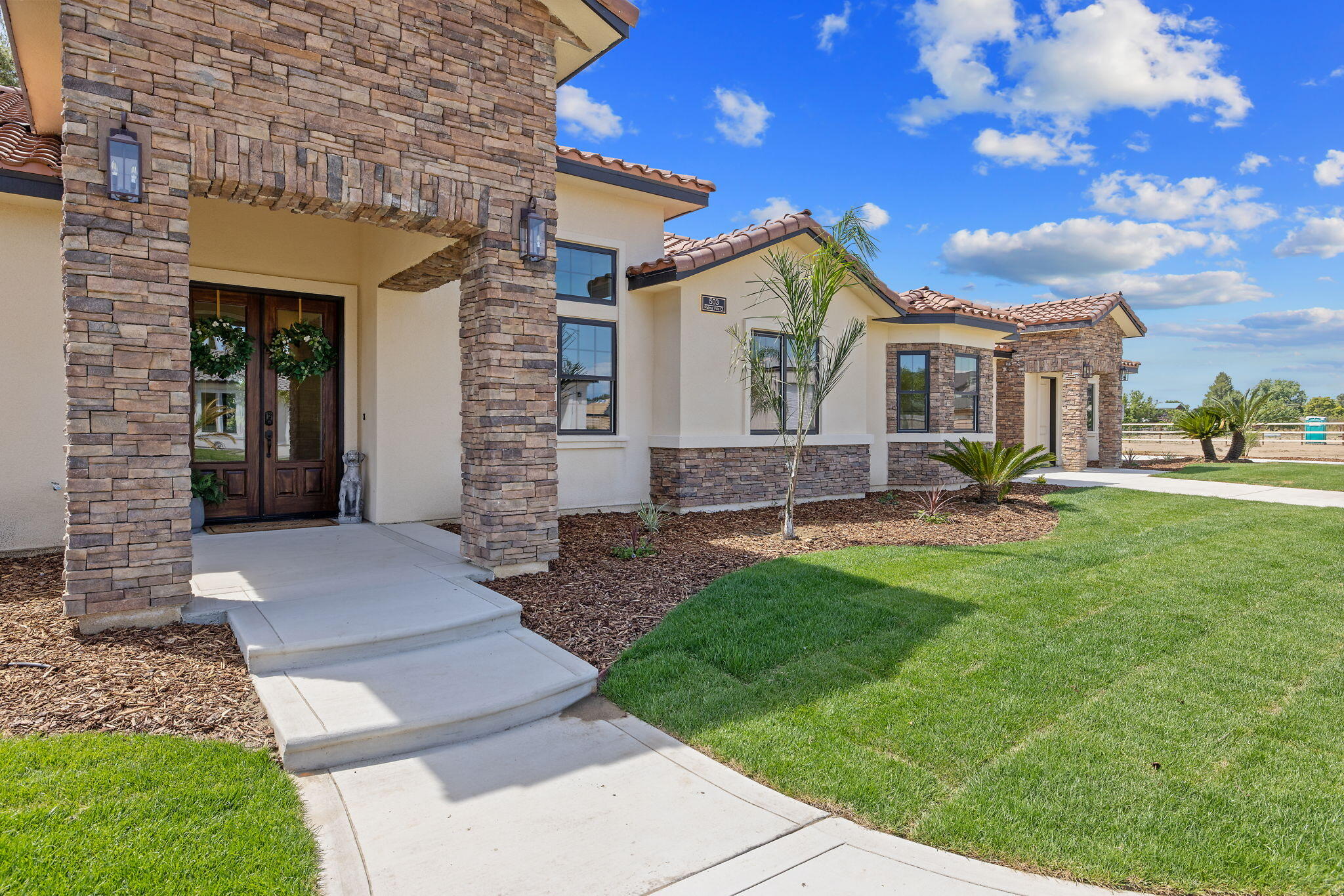 503 E Palm Ct, Exeter, CA 93221