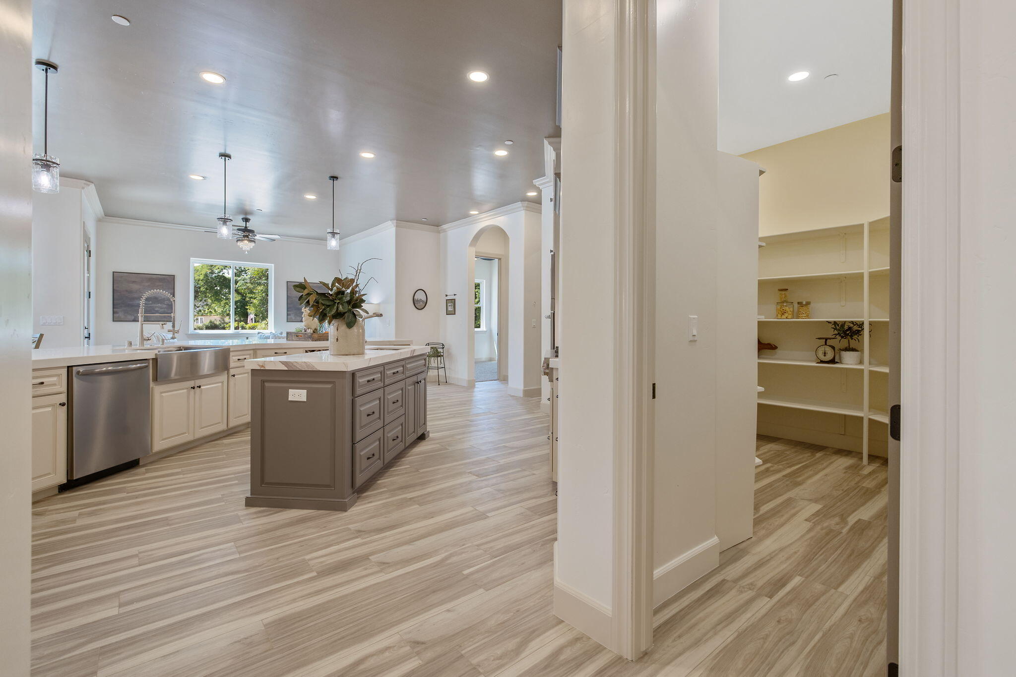 503 E Palm Ct, Exeter, CA 93221