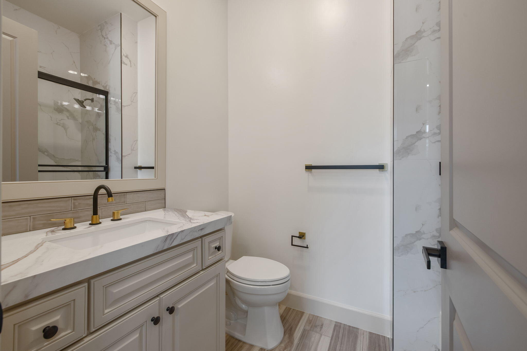 503 E Palm Ct, Exeter, CA 93221