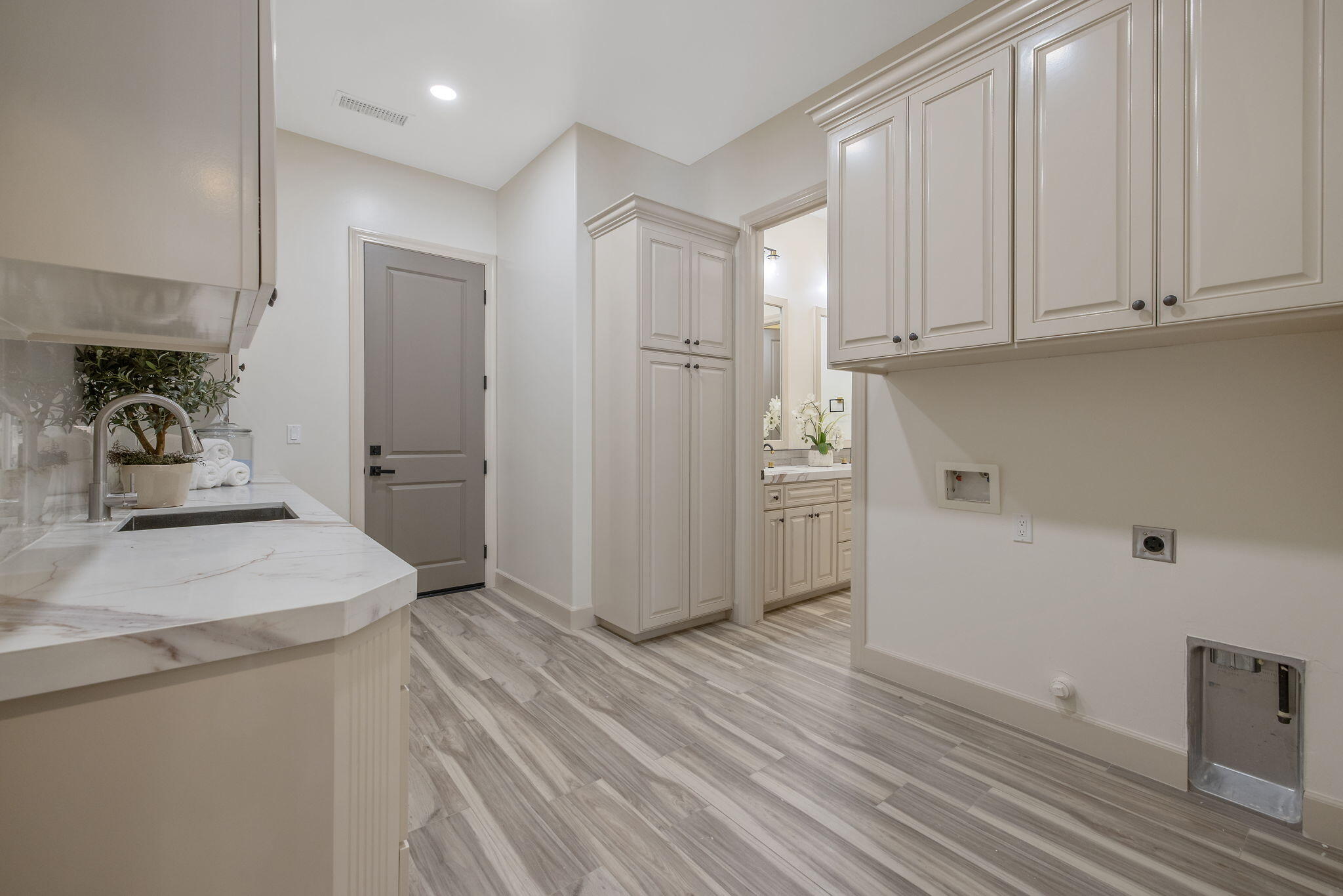 503 E Palm Ct, Exeter, CA 93221