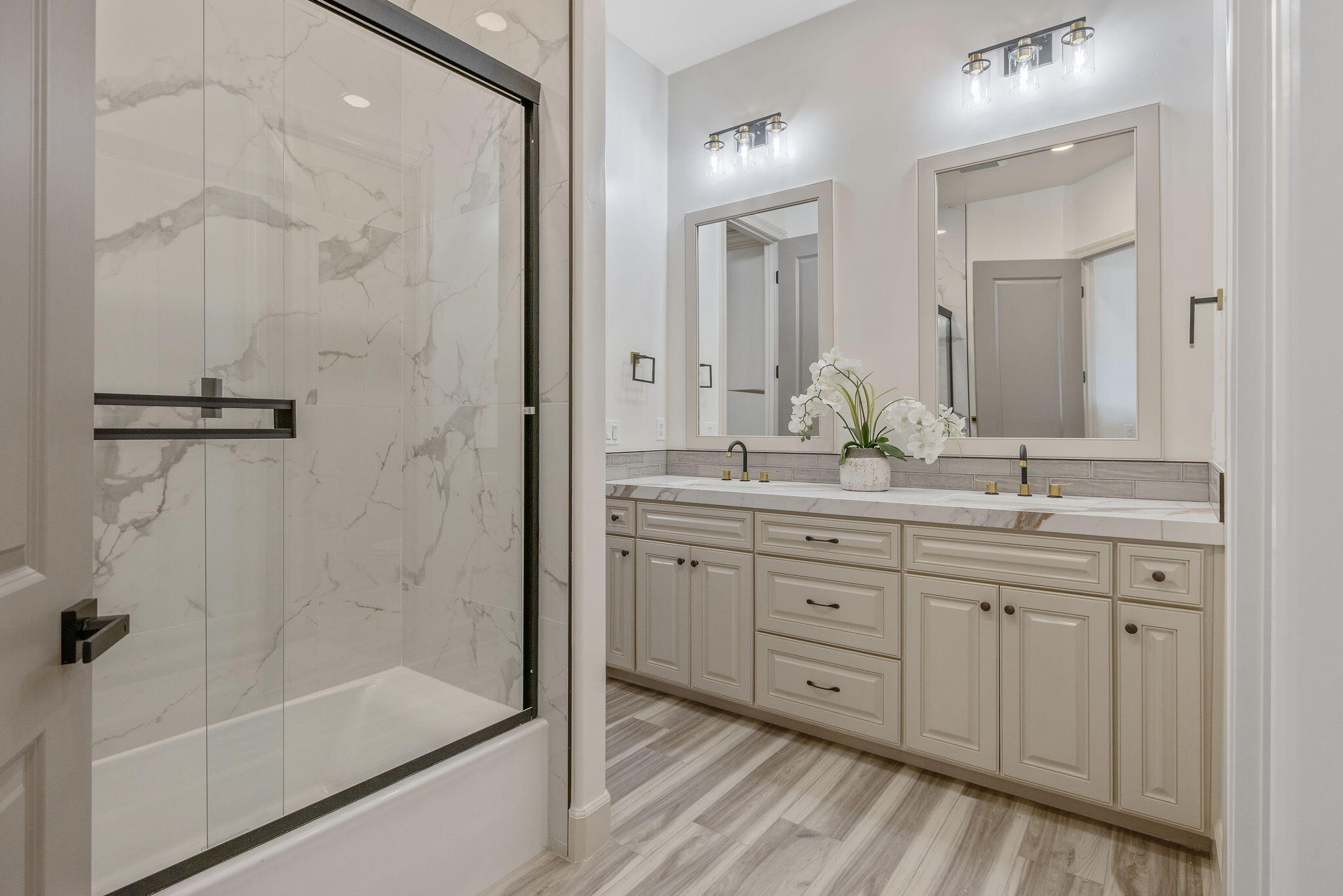 503 E Palm Ct, Exeter, CA 93221