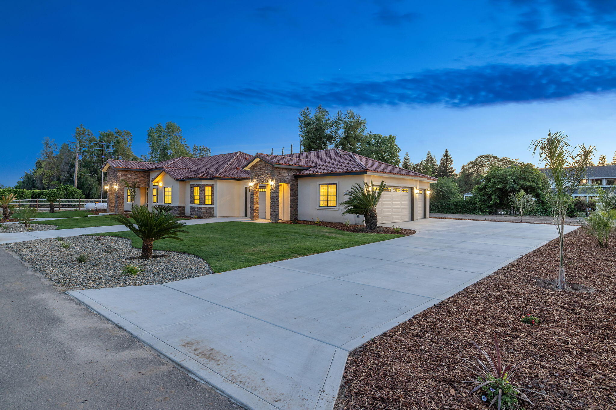 503 E Palm Ct, Exeter, CA 93221