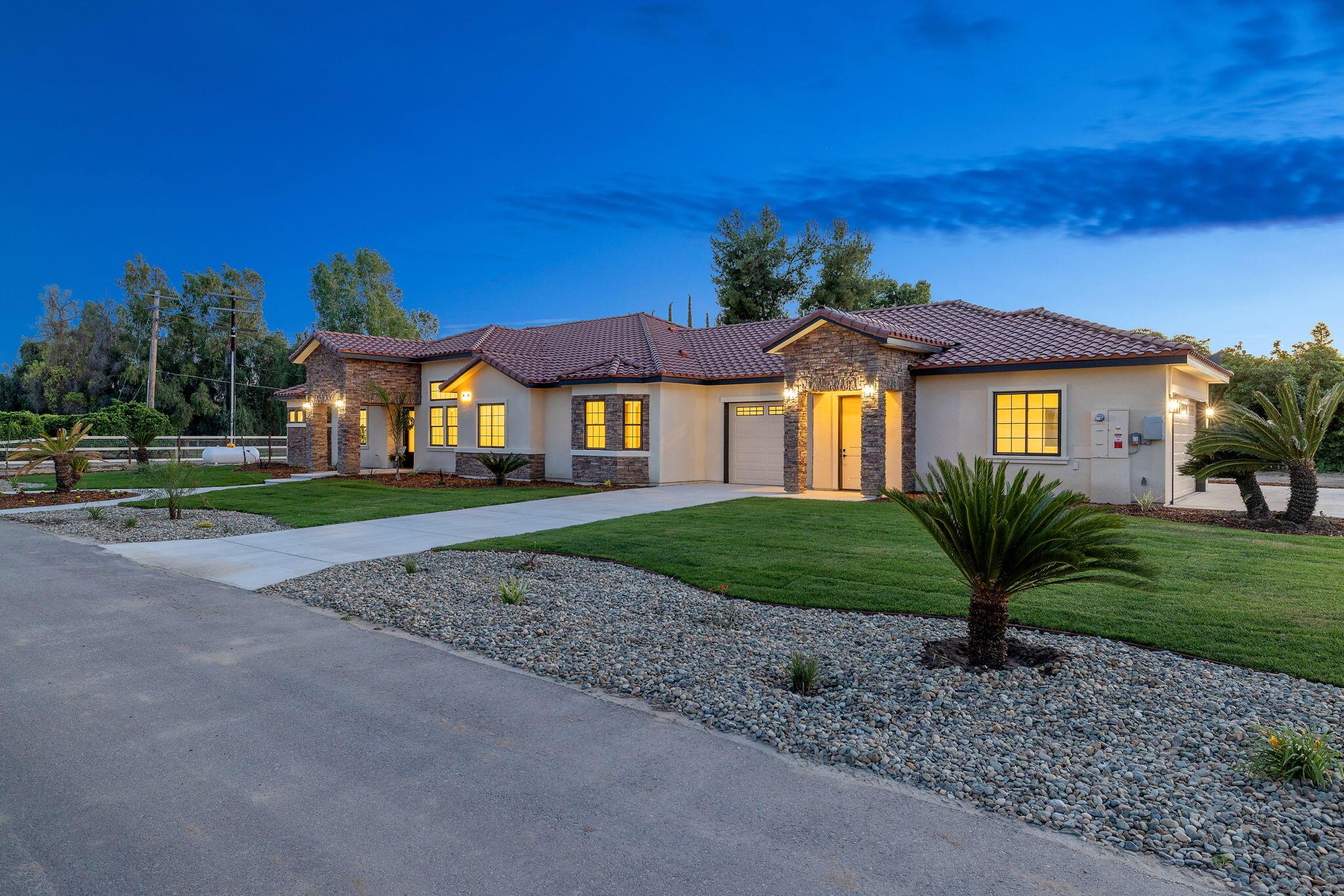 503 E Palm Ct, Exeter, CA 93221