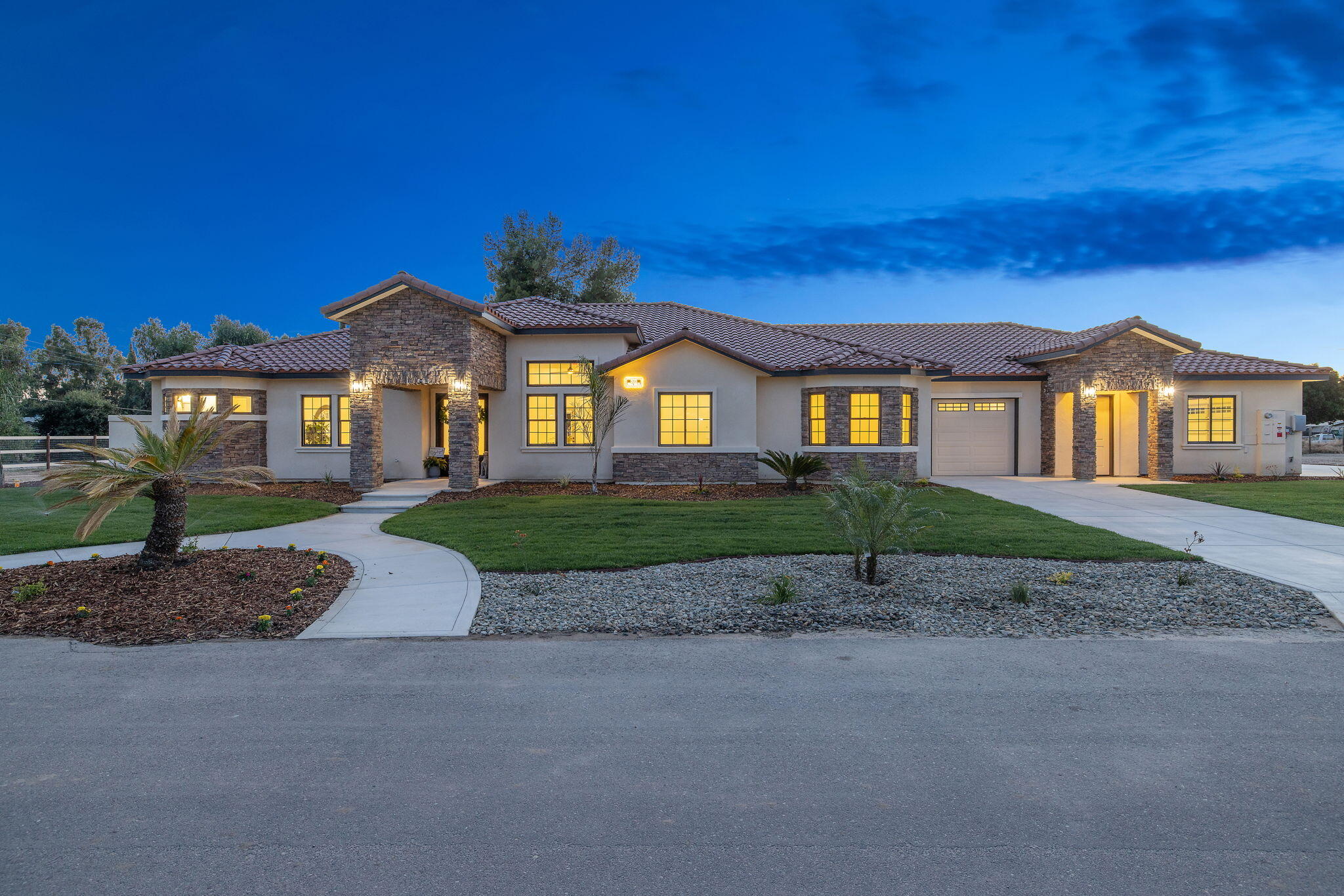 503 E Palm Ct, Exeter, CA 93221