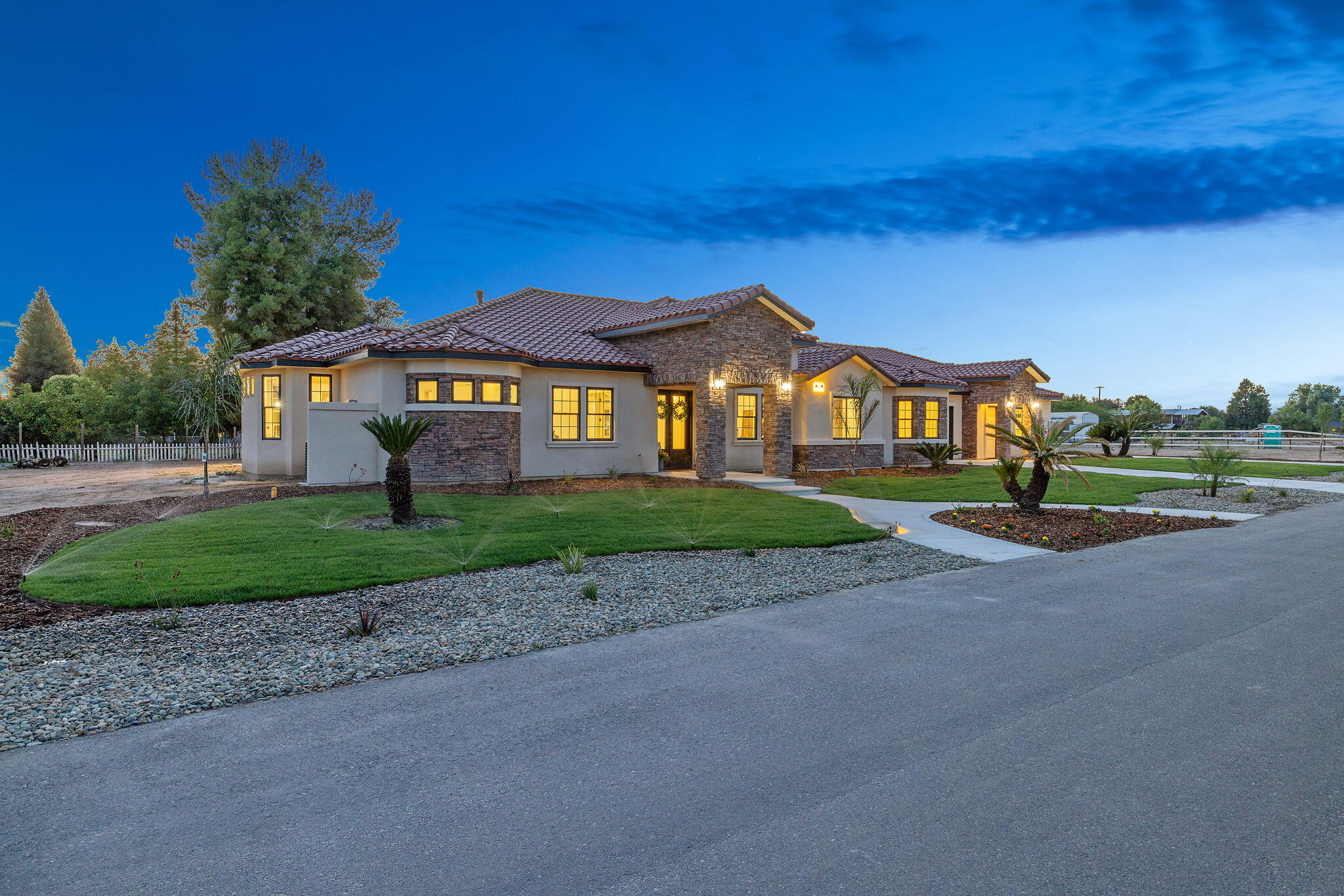 503 E Palm Ct, Exeter, CA 93221