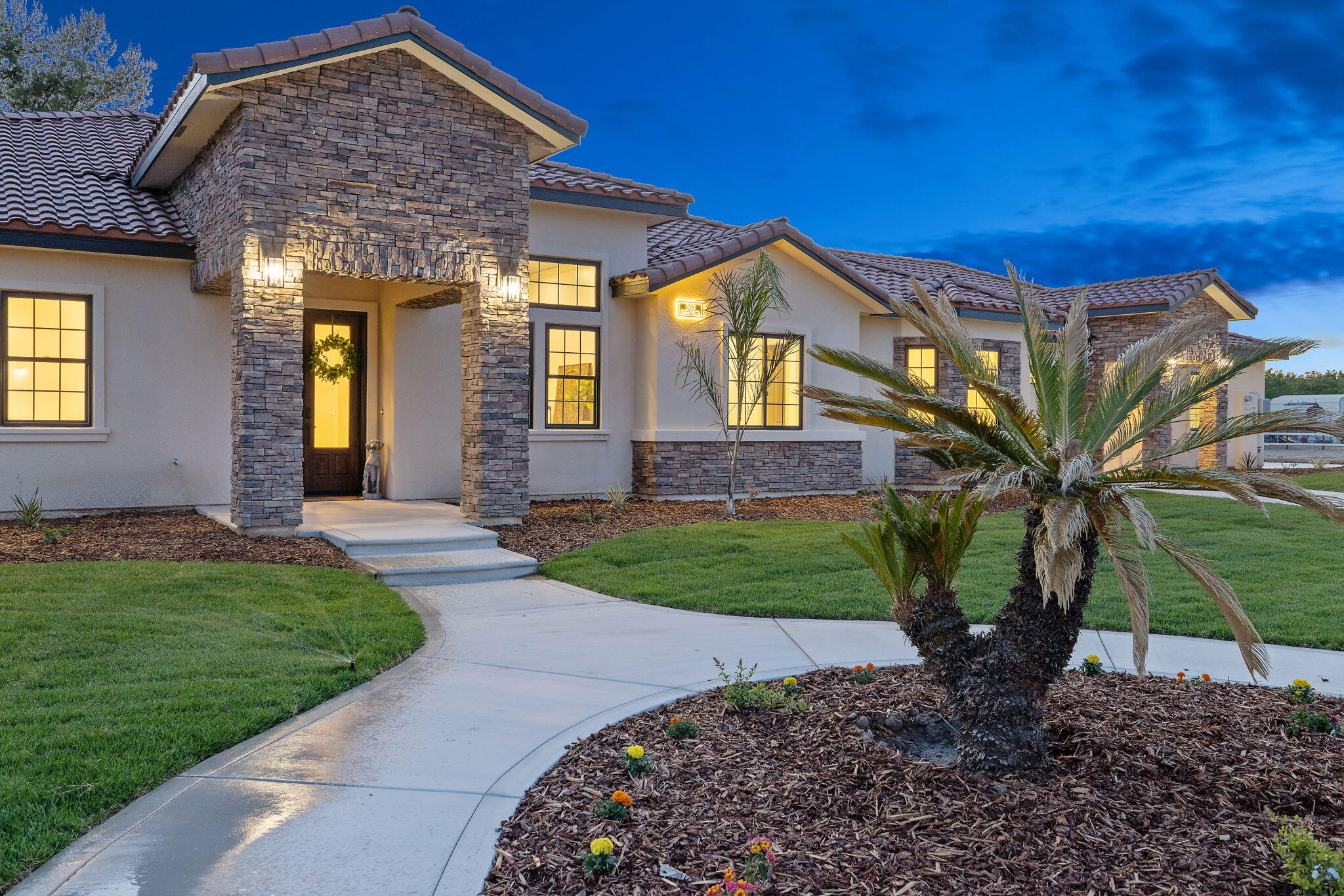 503 E Palm Ct, Exeter, CA 93221