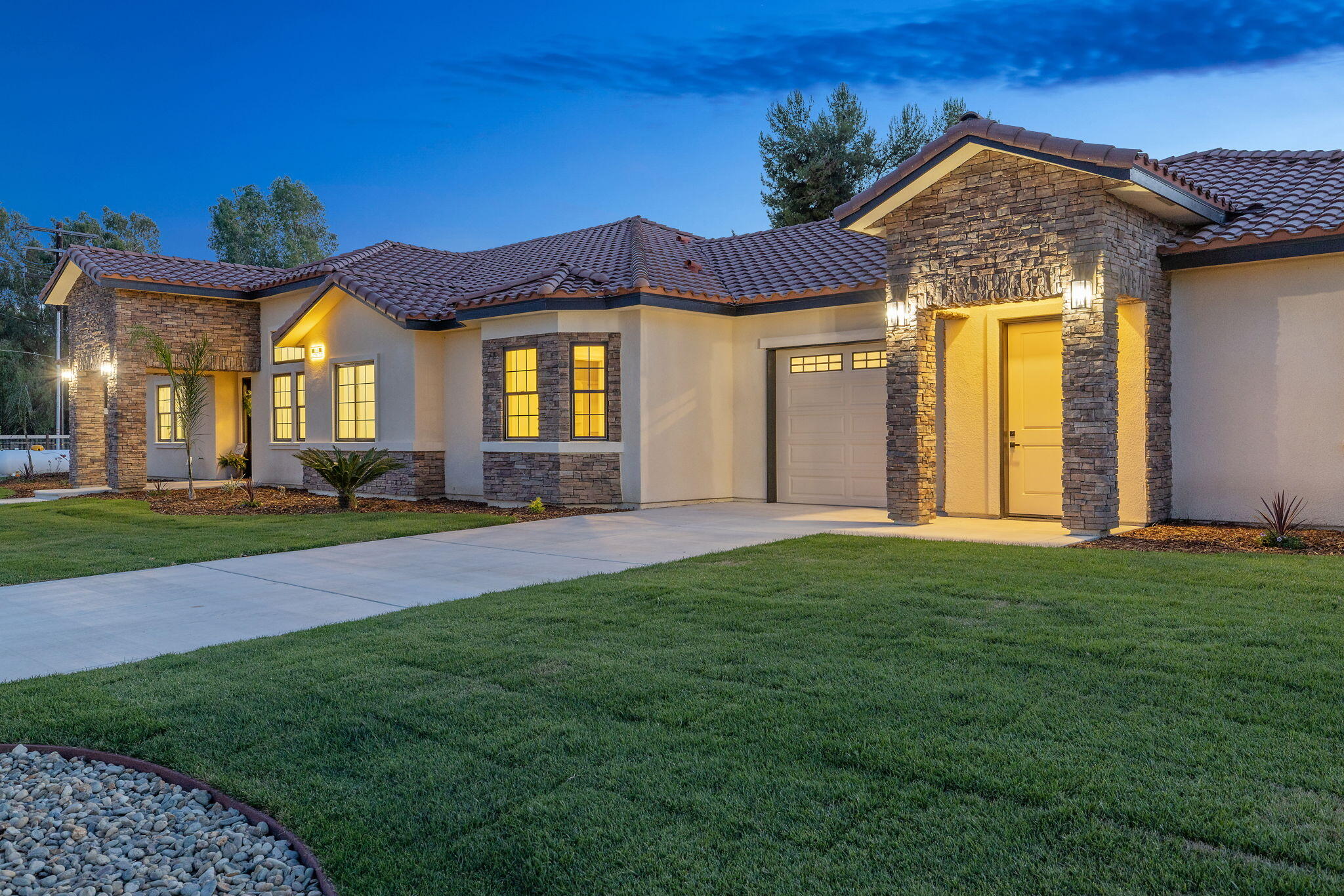503 E Palm Ct, Exeter, CA 93221