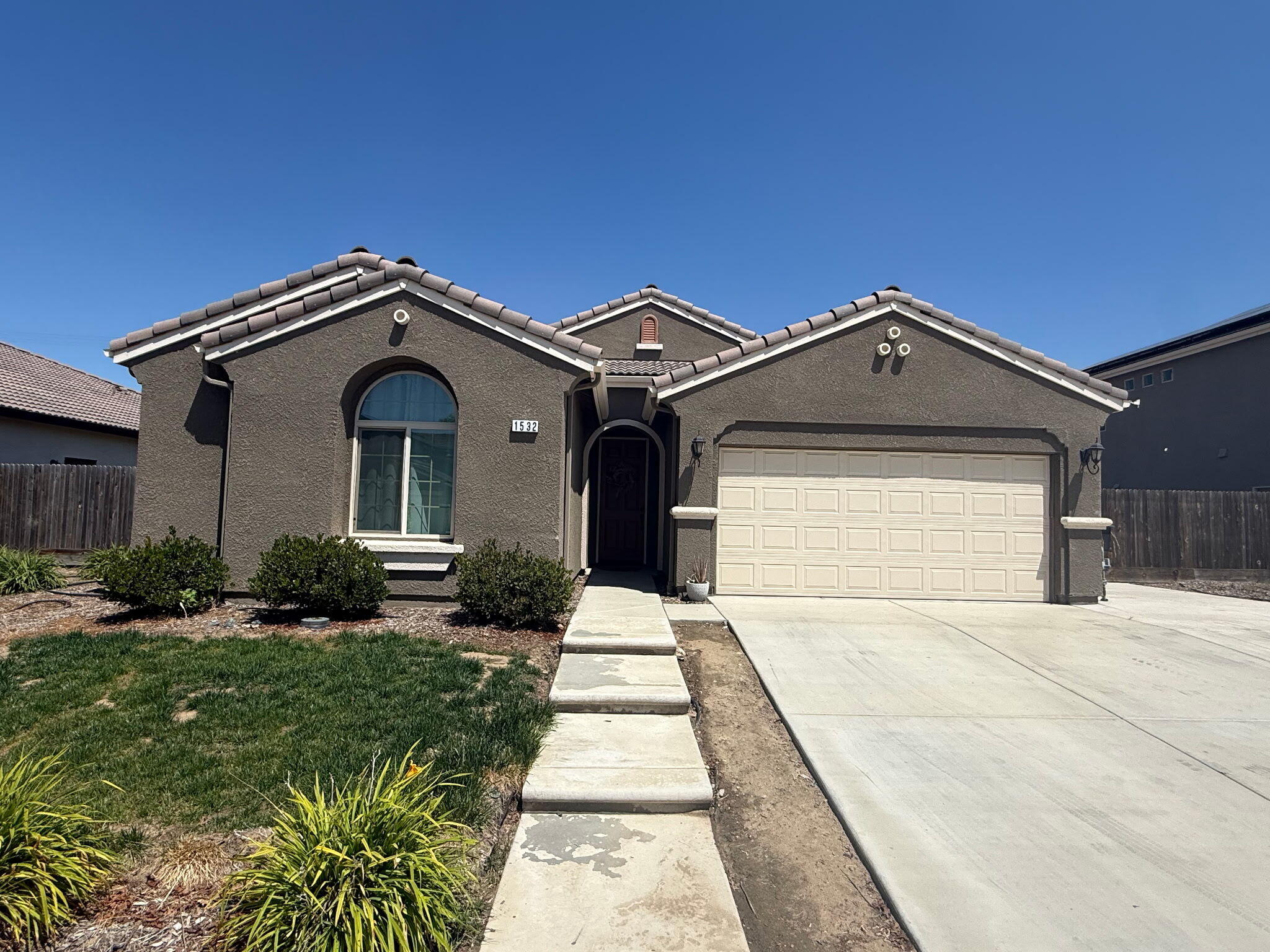 1532 W Tyler Ct, Visalia, CA 93291