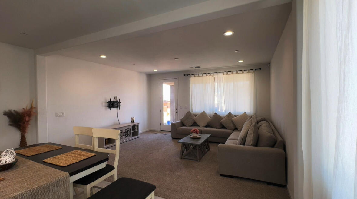 1532 W Tyler Ct, Visalia, CA 93291