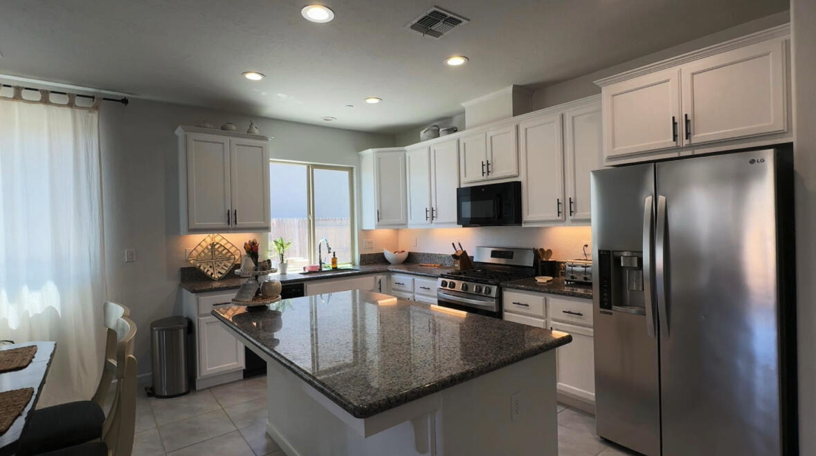 1532 W Tyler Ct, Visalia, CA 93291