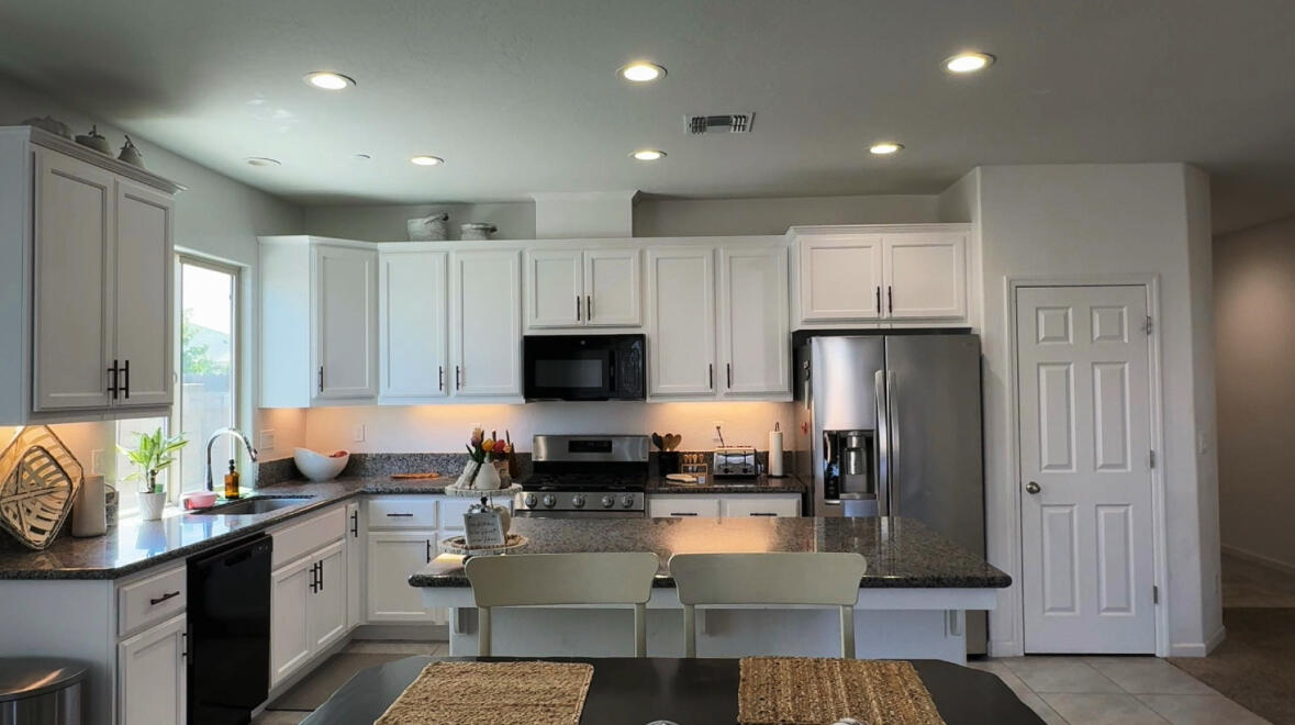 1532 W Tyler Ct, Visalia, CA 93291
