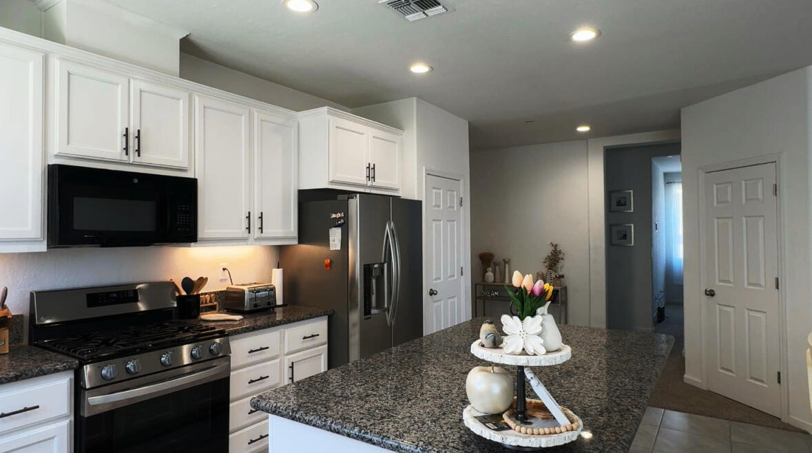 1532 W Tyler Ct, Visalia, CA 93291