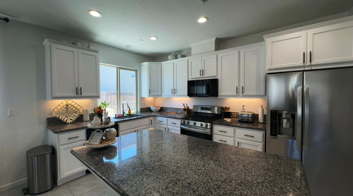 1532 W Tyler Ct, Visalia, CA 93291