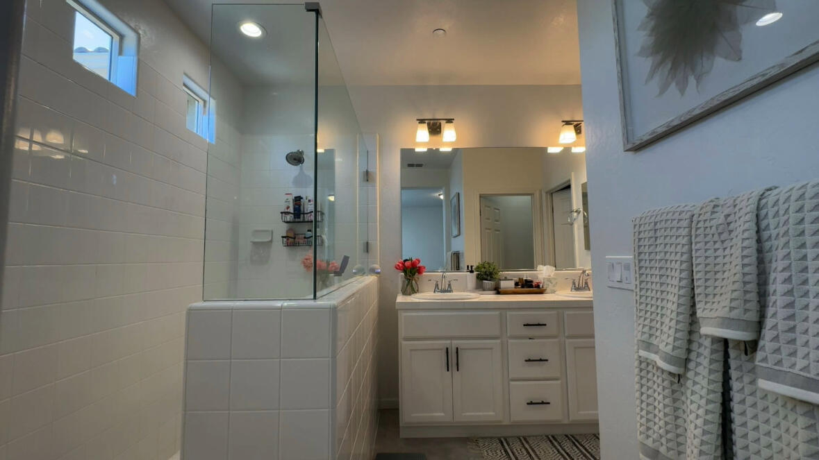 1532 W Tyler Ct, Visalia, CA 93291