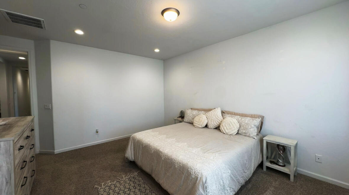 1532 W Tyler Ct, Visalia, CA 93291