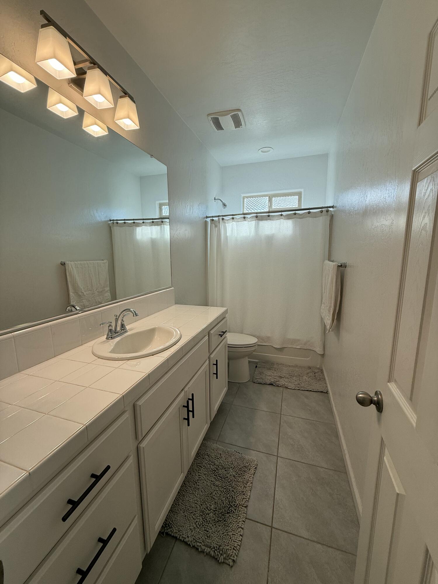 1532 W Tyler Ct, Visalia, CA 93291