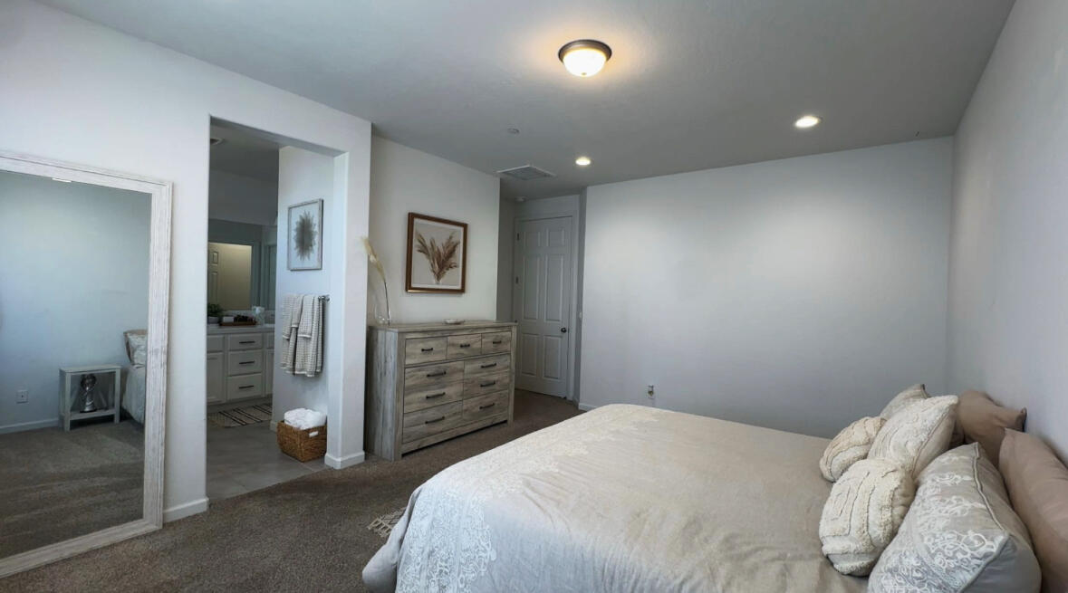 1532 W Tyler Ct, Visalia, CA 93291