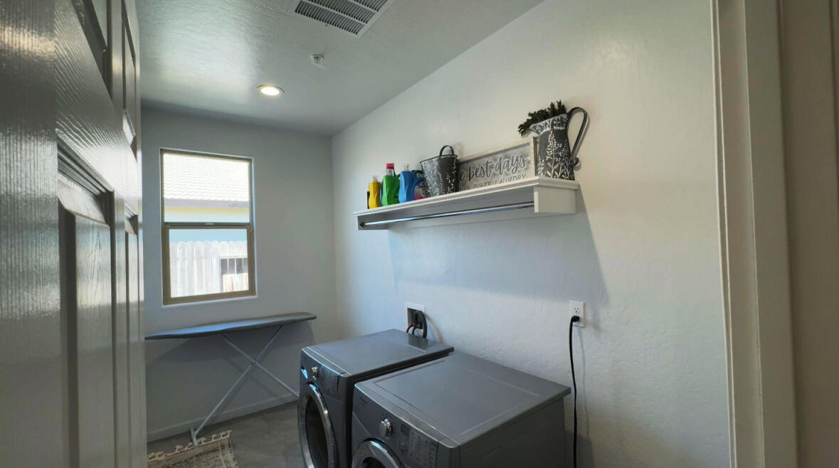 1532 W Tyler Ct, Visalia, CA 93291