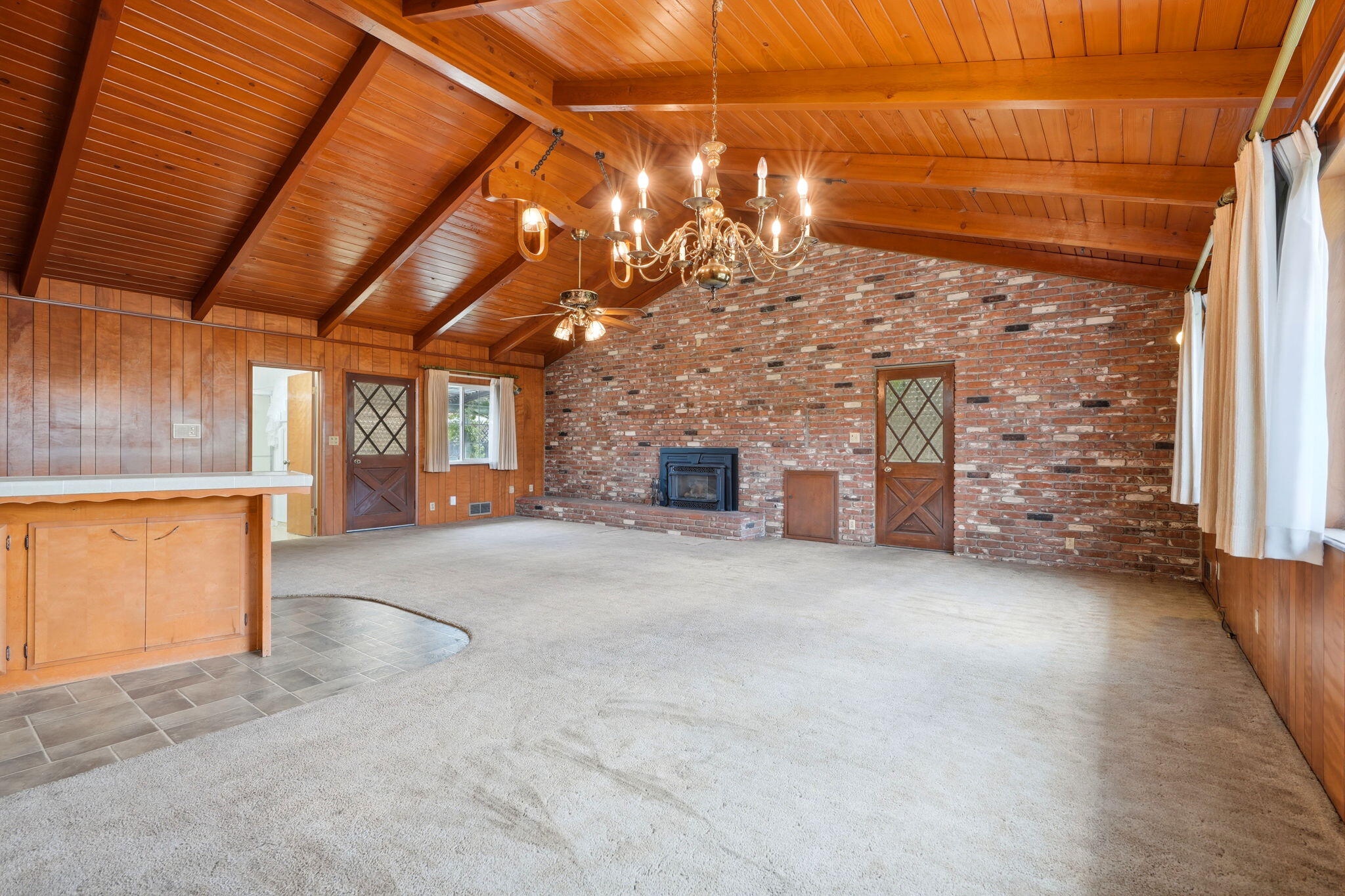 1361 N Oaks St, Tulare, CA 93274