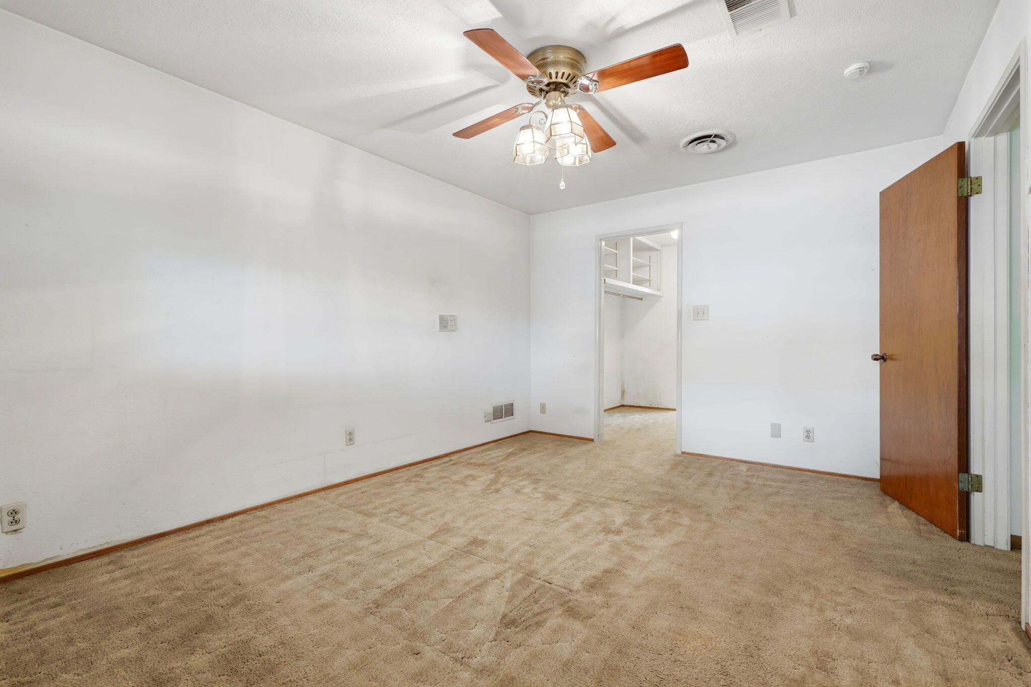 1361 N Oaks St, Tulare, CA 93274