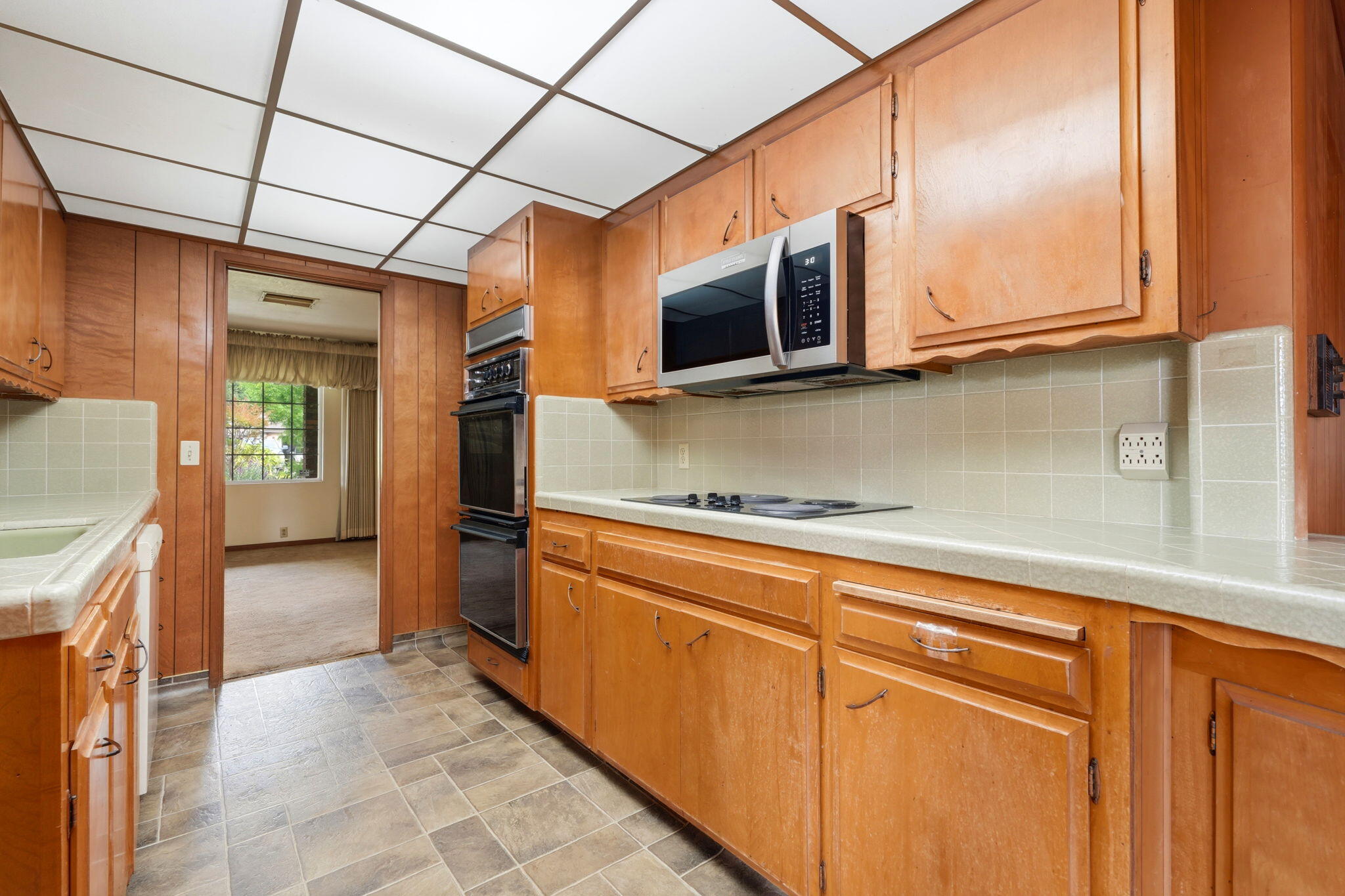1361 N Oaks St, Tulare, CA 93274