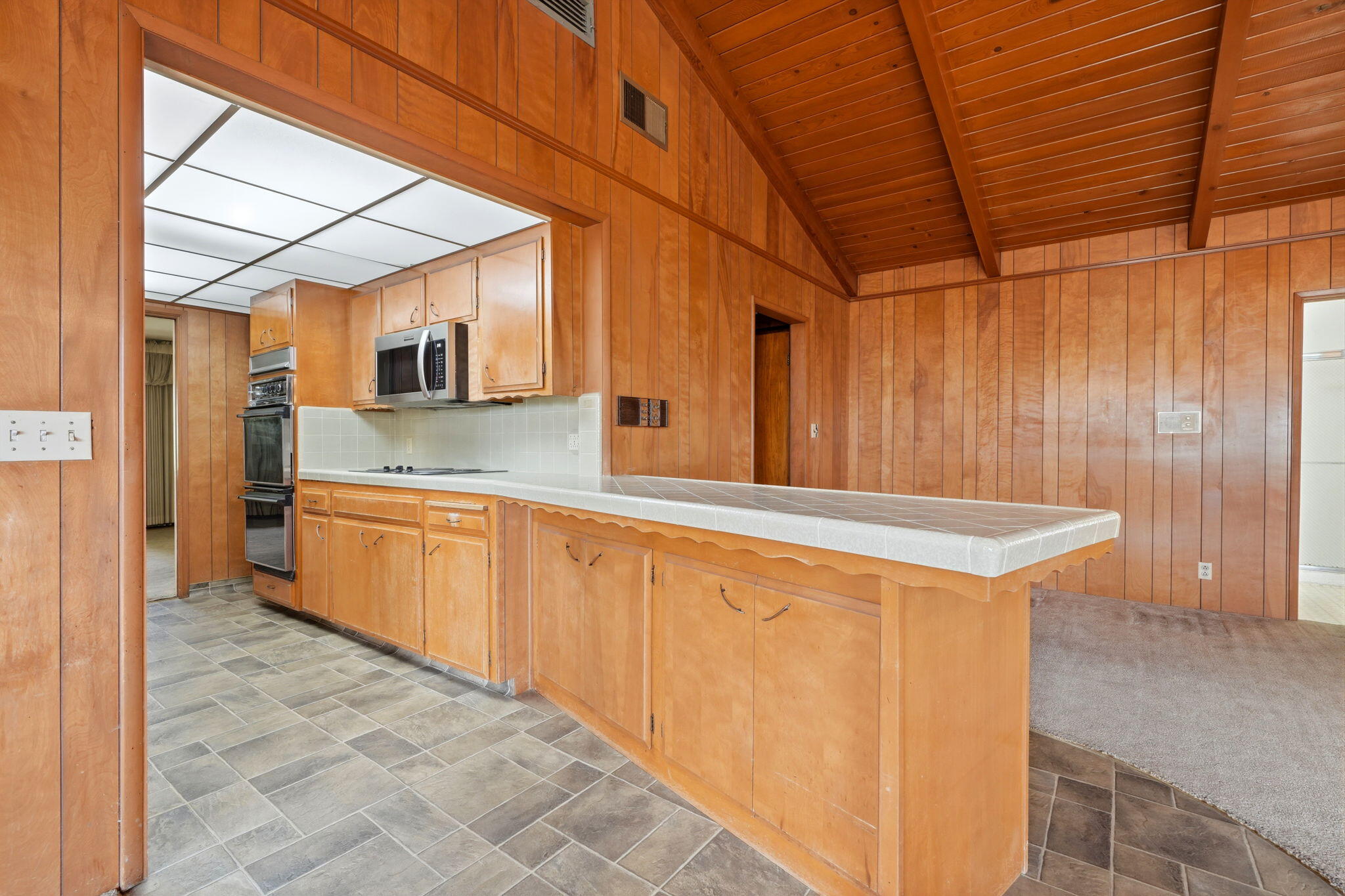 1361 N Oaks St, Tulare, CA 93274