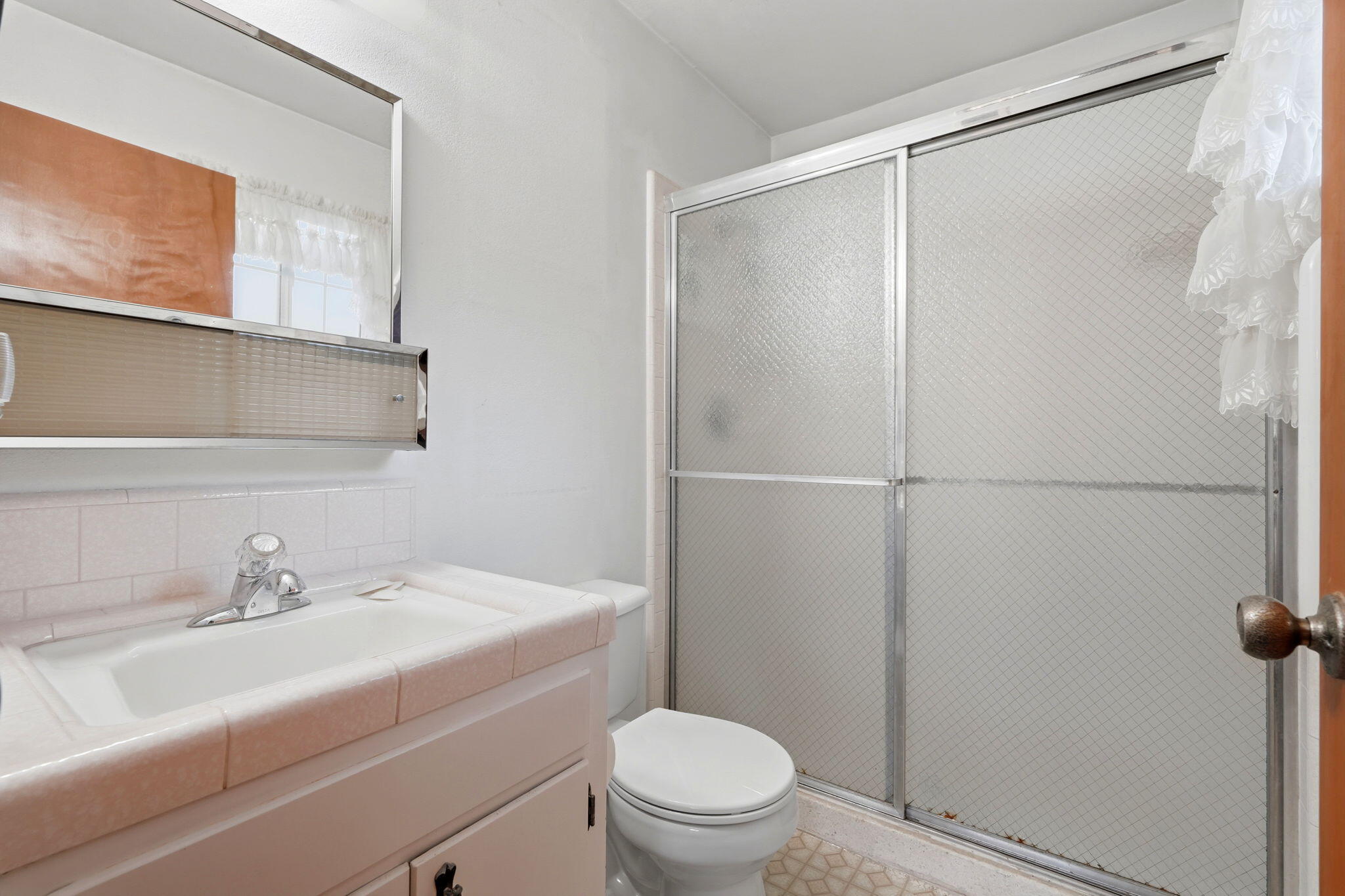 1361 N Oaks St, Tulare, CA 93274