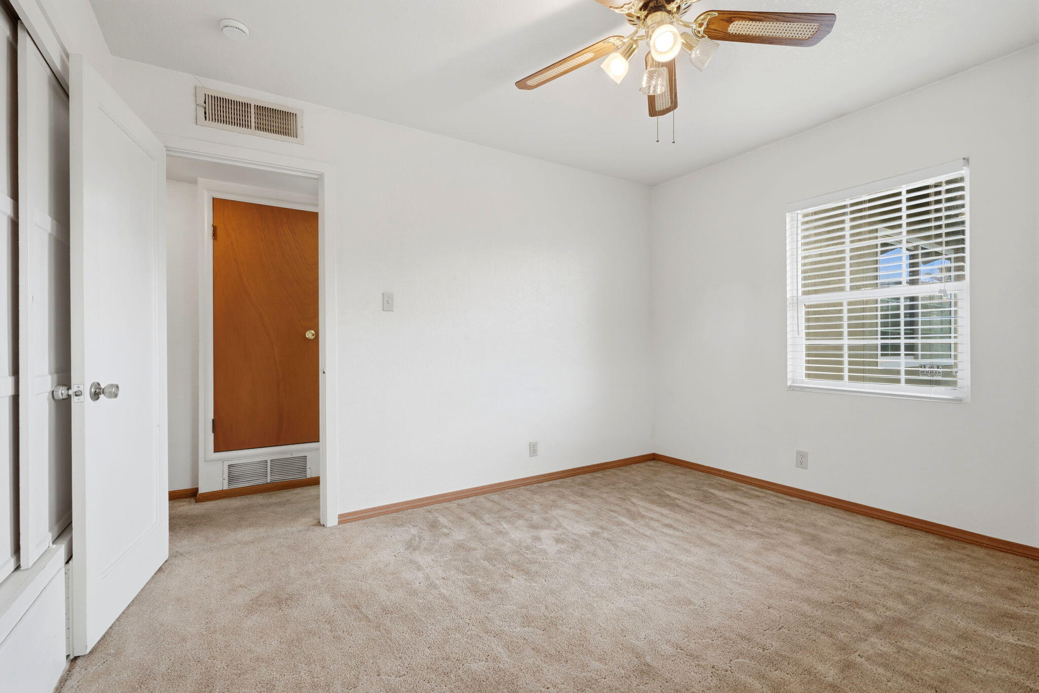 1361 N Oaks St, Tulare, CA 93274