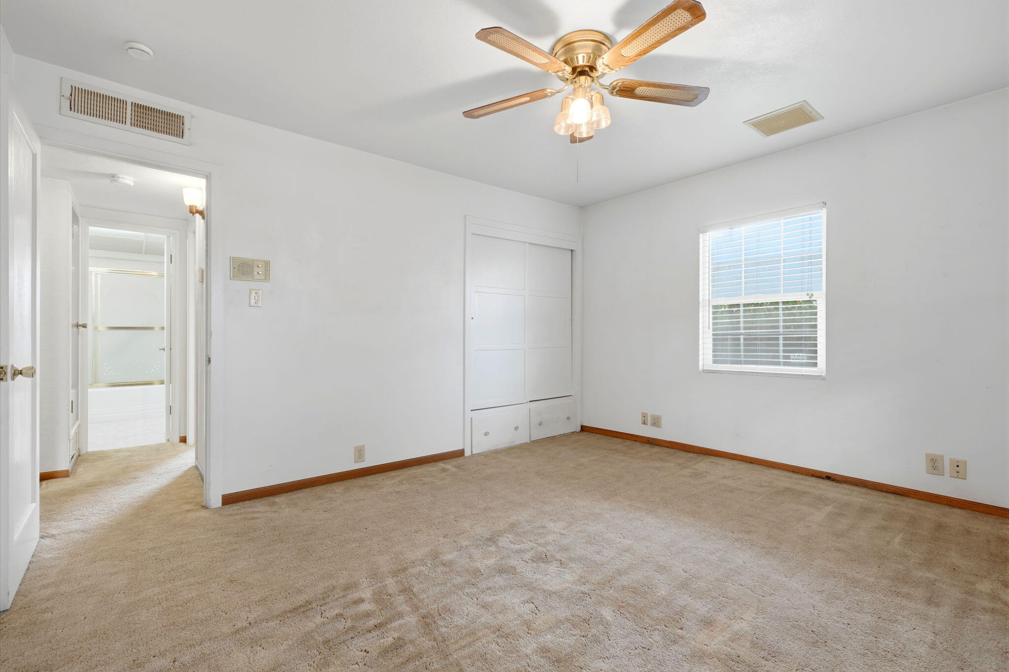 1361 N Oaks St, Tulare, CA 93274