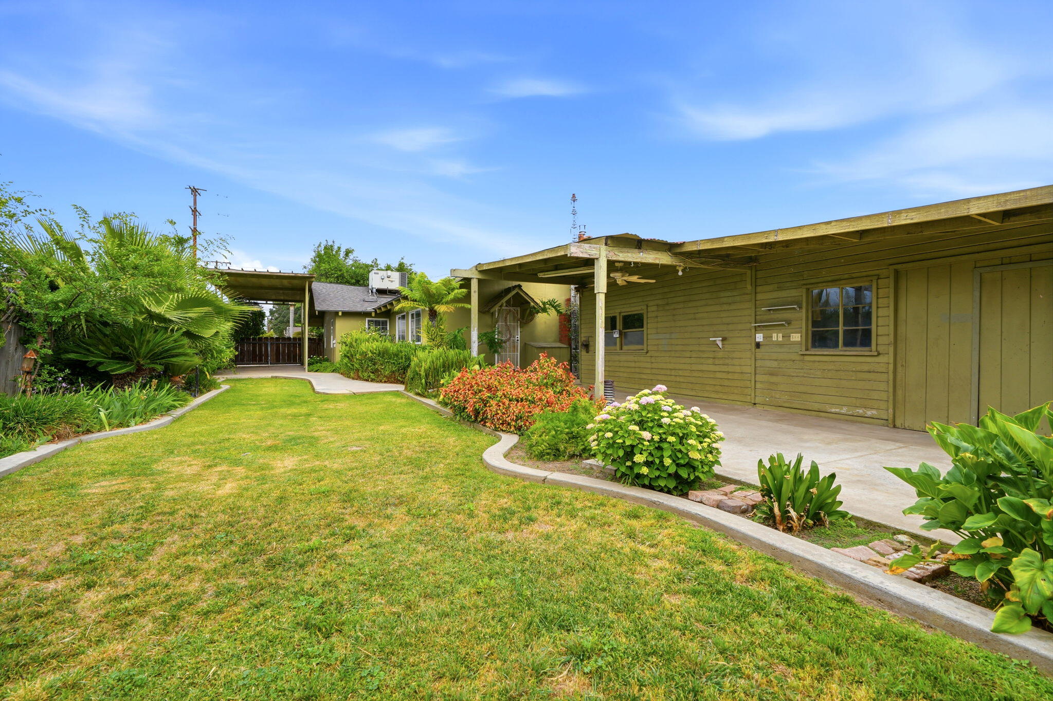 1361 N Oaks St, Tulare, CA 93274
