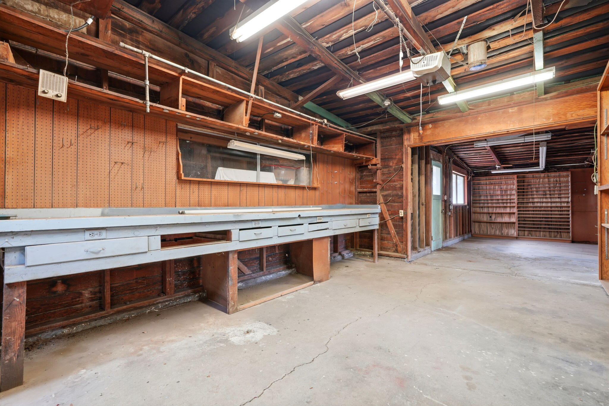 1361 N Oaks St, Tulare, CA 93274