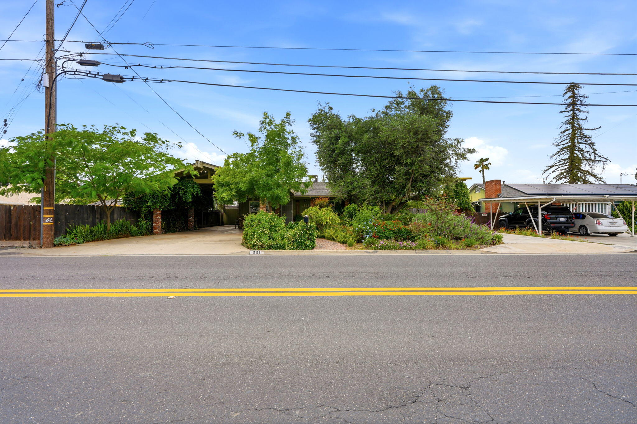 1361 N Oaks St, Tulare, CA 93274