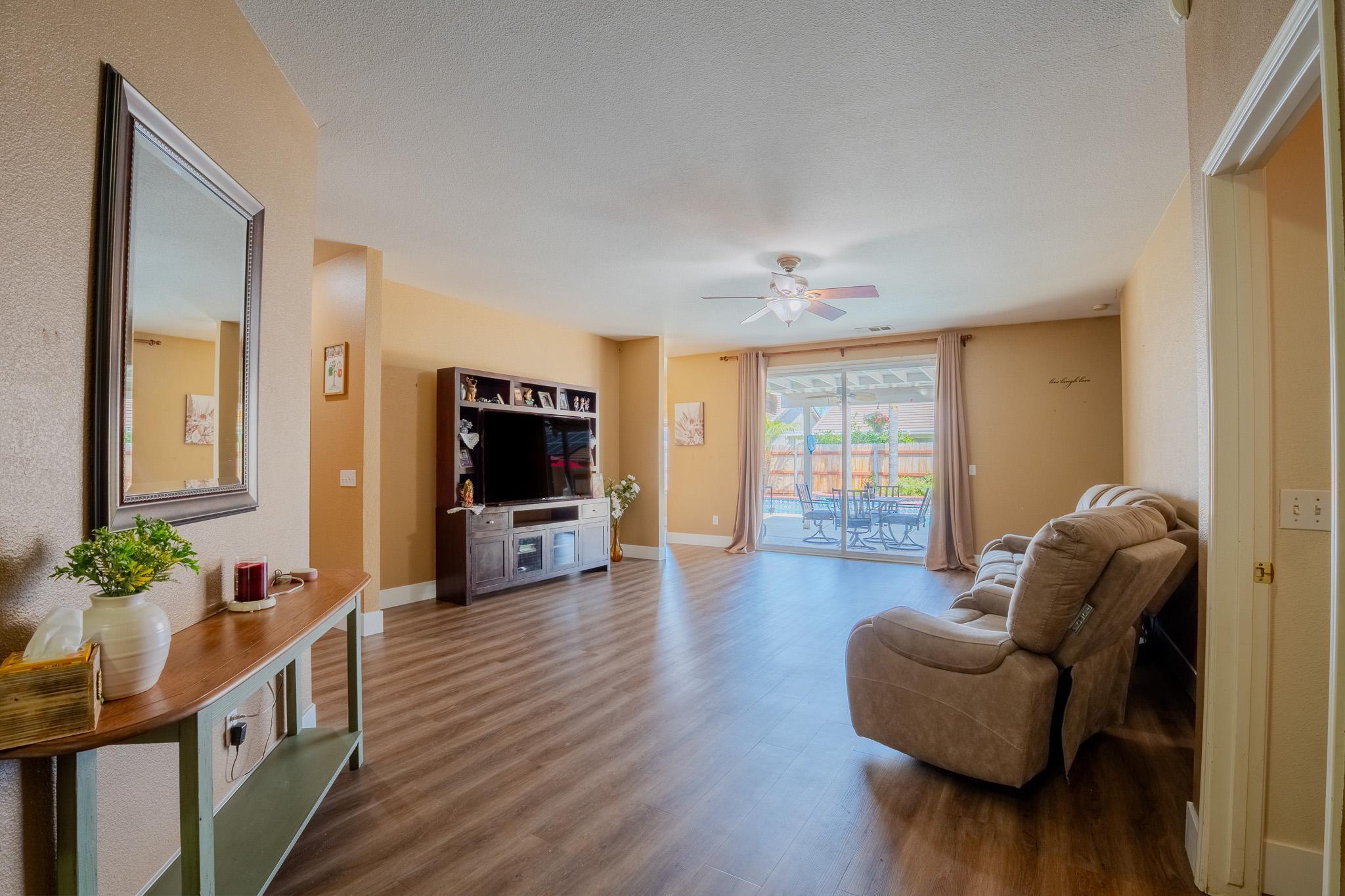 626 W Loyola Ave, Visalia, CA 93277