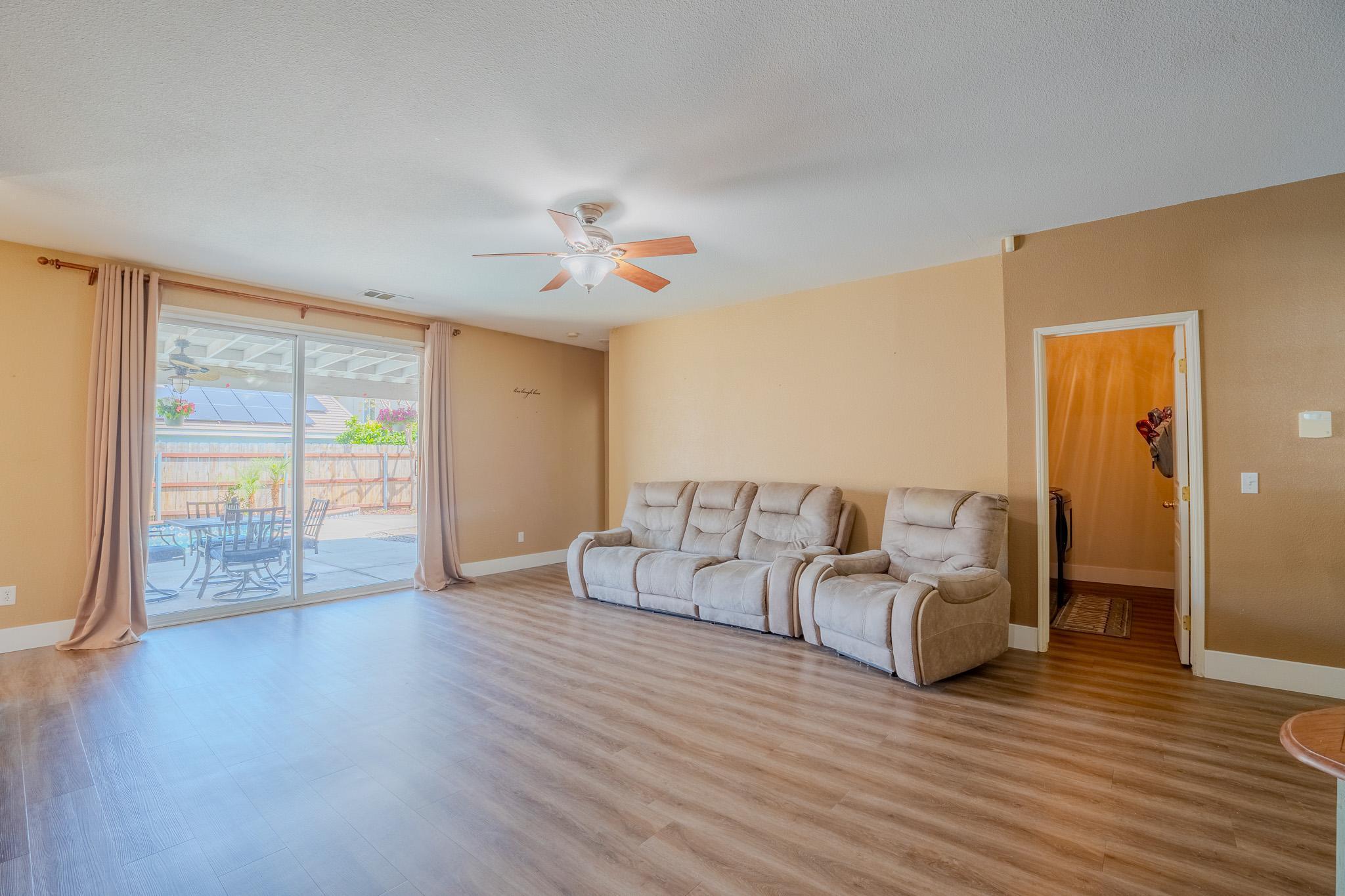 626 W Loyola Ave, Visalia, CA 93277
