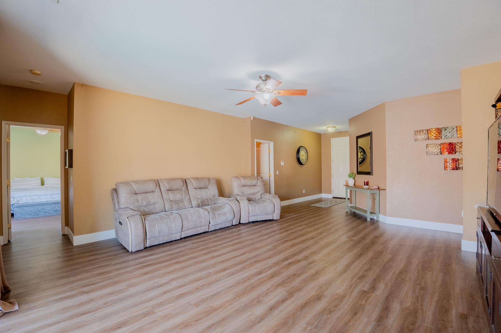 626 W Loyola Ave, Visalia, CA 93277