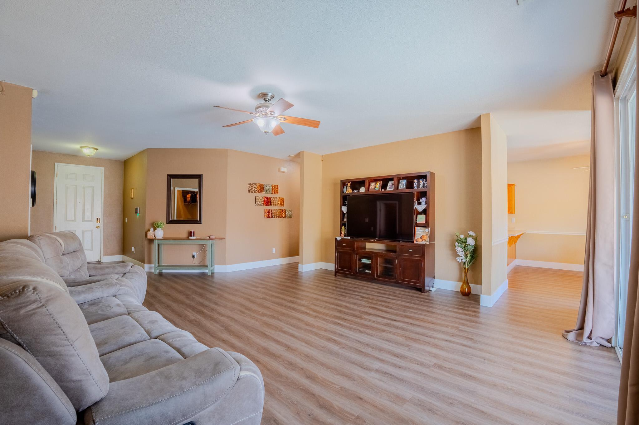 626 W Loyola Ave, Visalia, CA 93277