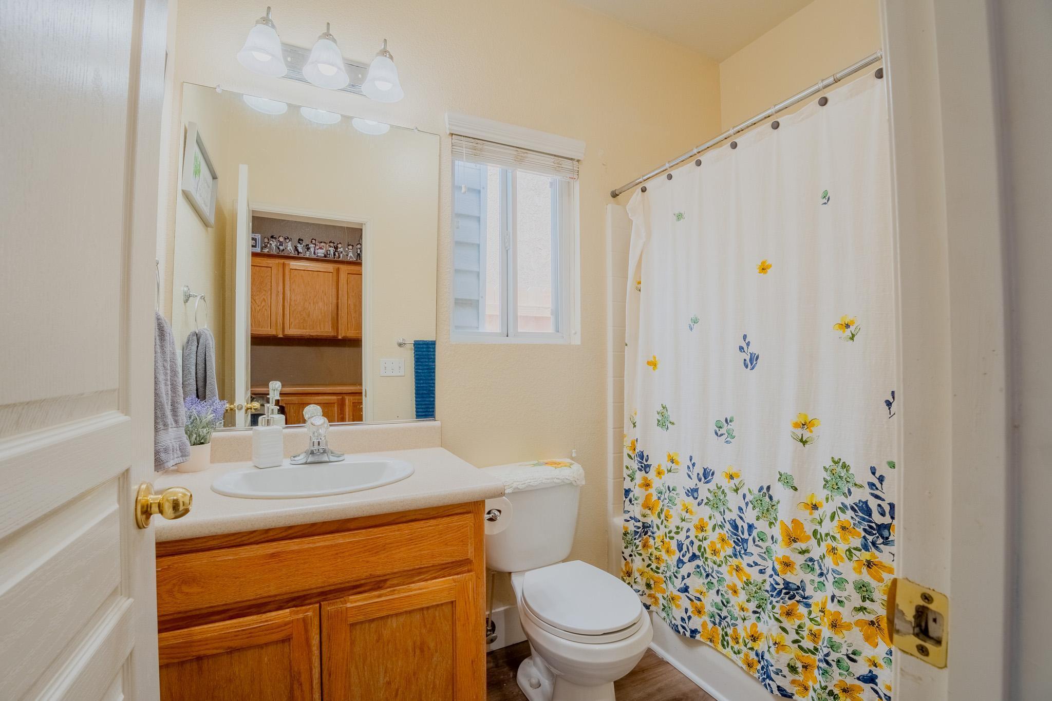 626 W Loyola Ave, Visalia, CA 93277
