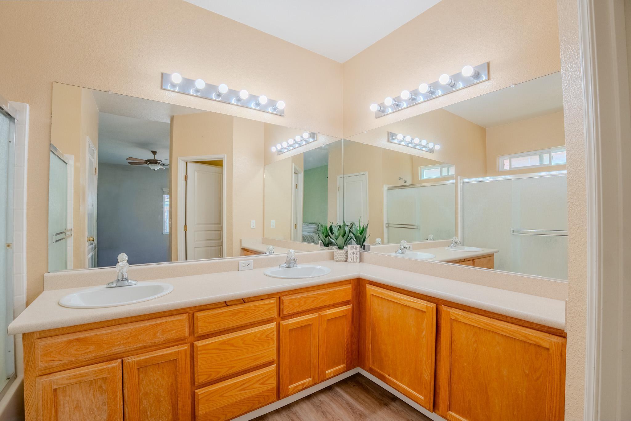 626 W Loyola Ave, Visalia, CA 93277