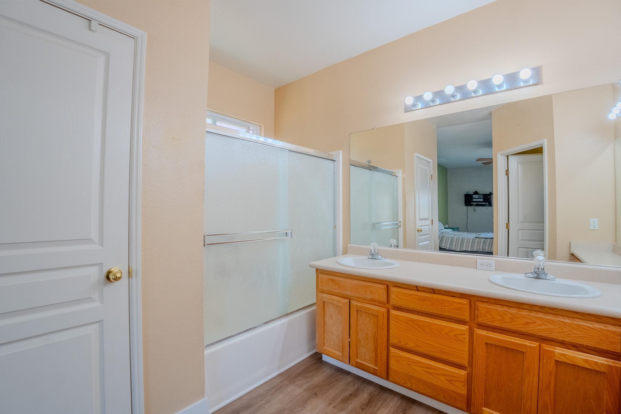 626 W Loyola Ave, Visalia, CA 93277